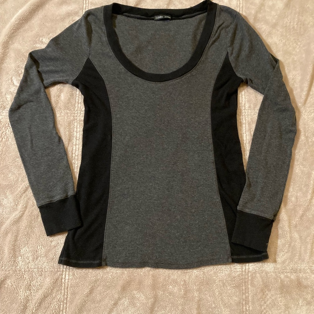 linq long sleeve tee. Size M